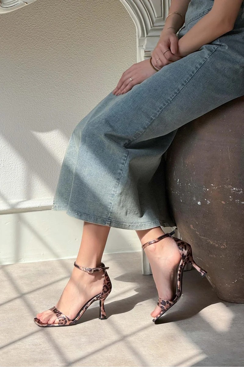 Bant Heelded Sandals