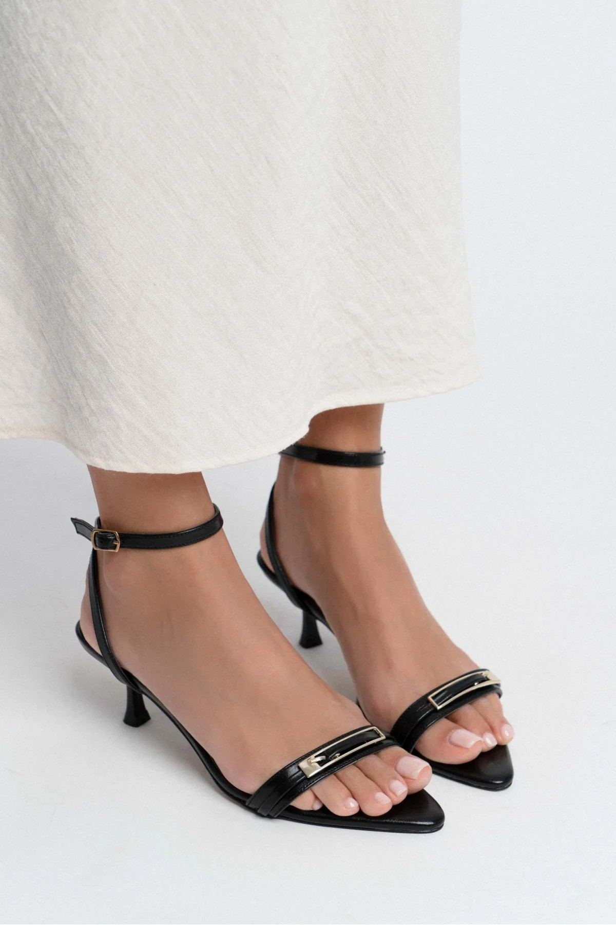 Qawe Sandals