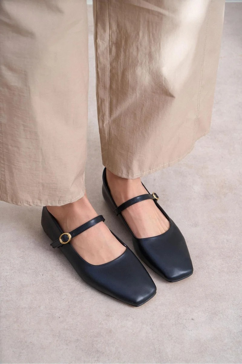 Oval ballet Flats