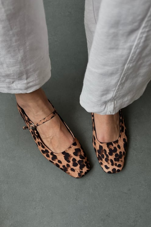 Oval ballet Flats