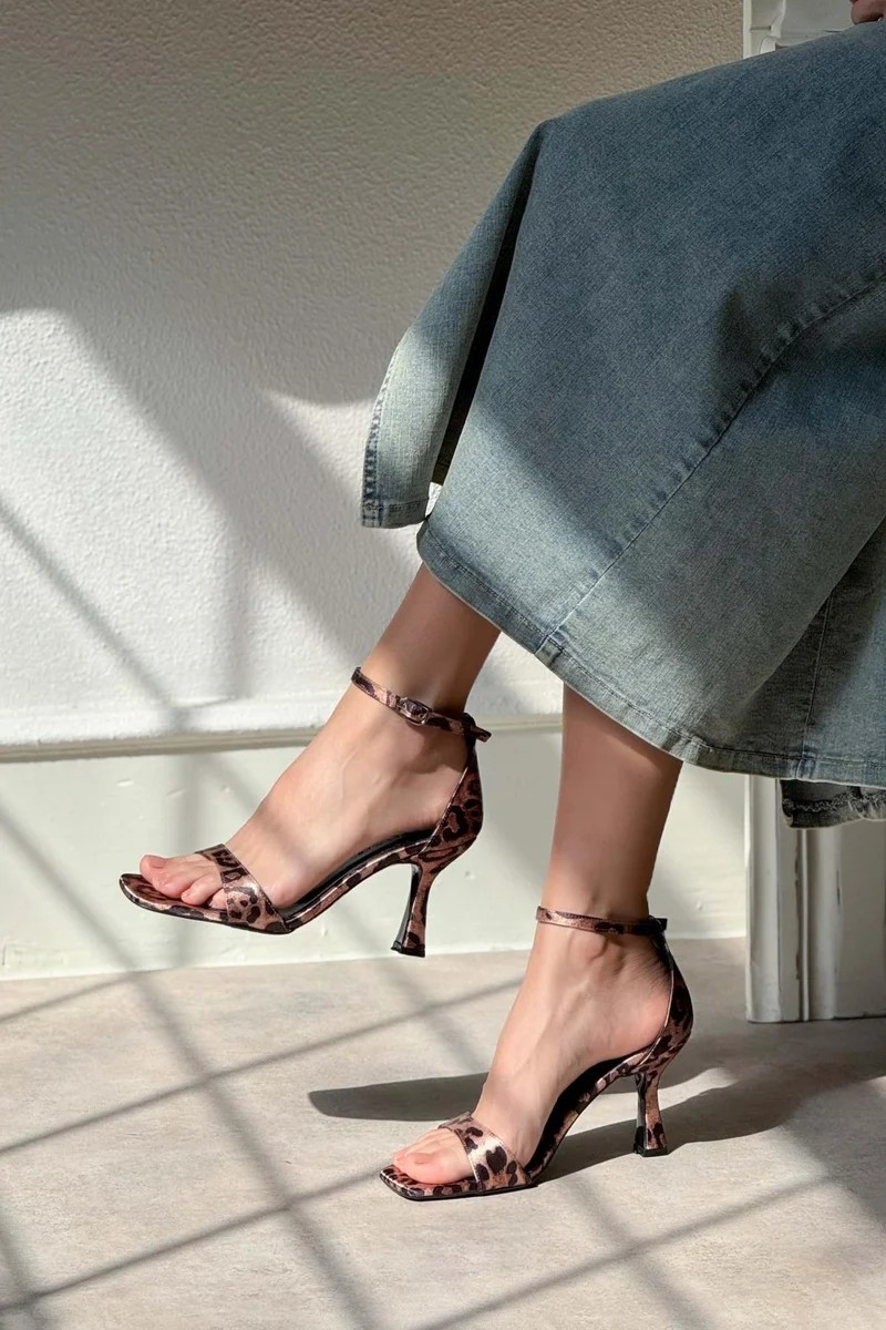 Bant Heelded Sandals