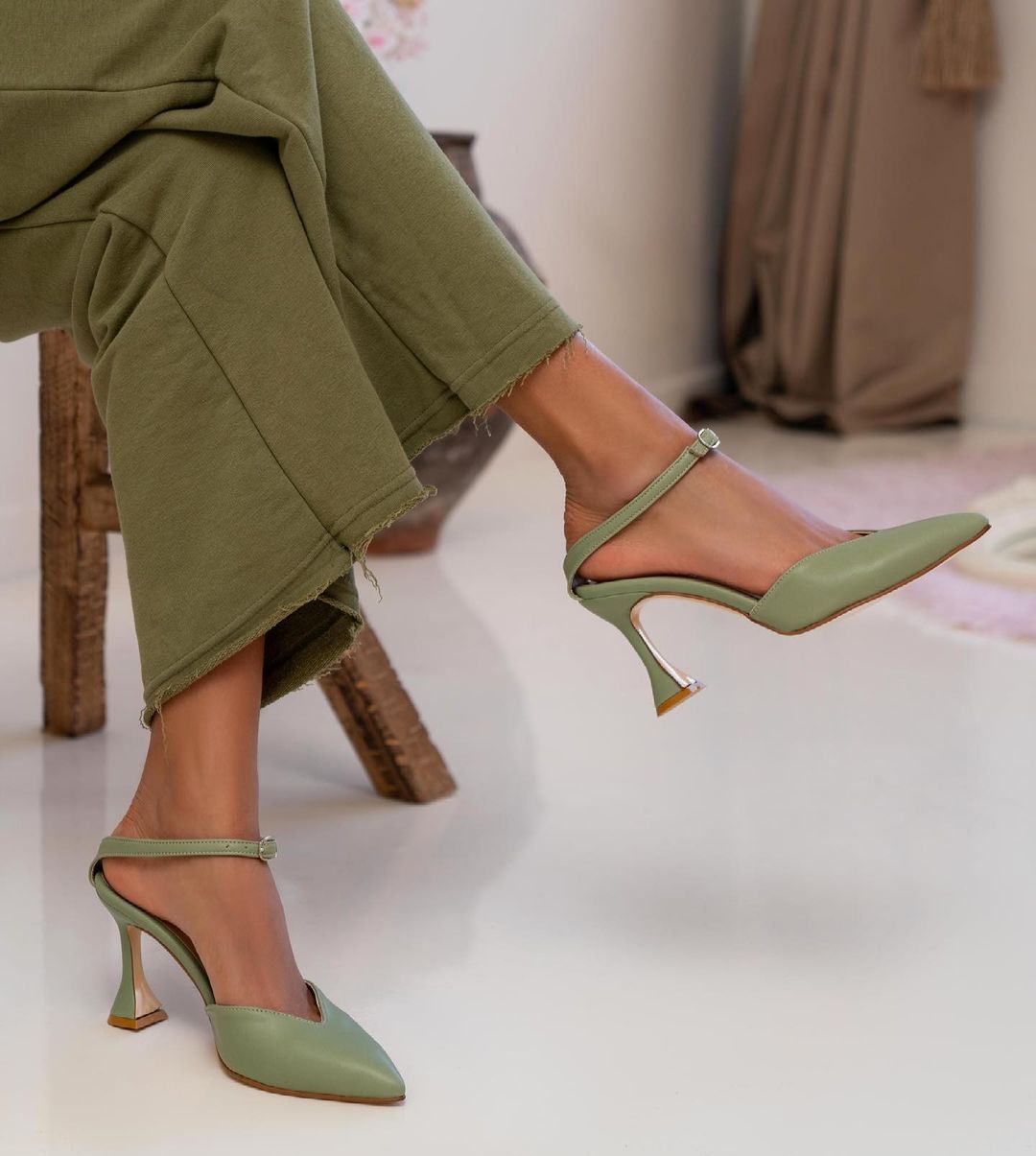 R Heels 9002