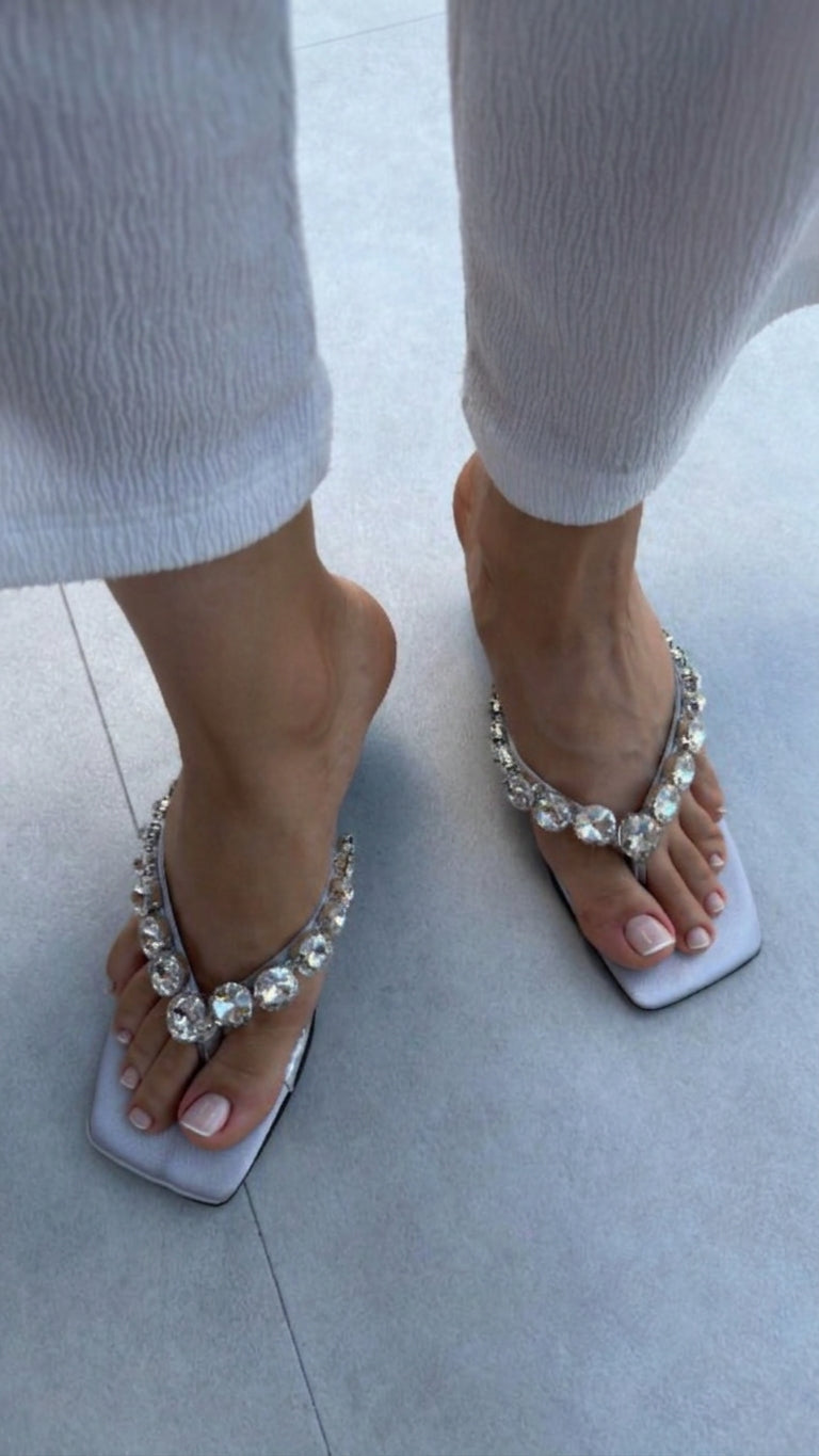 Strada Thong Mule