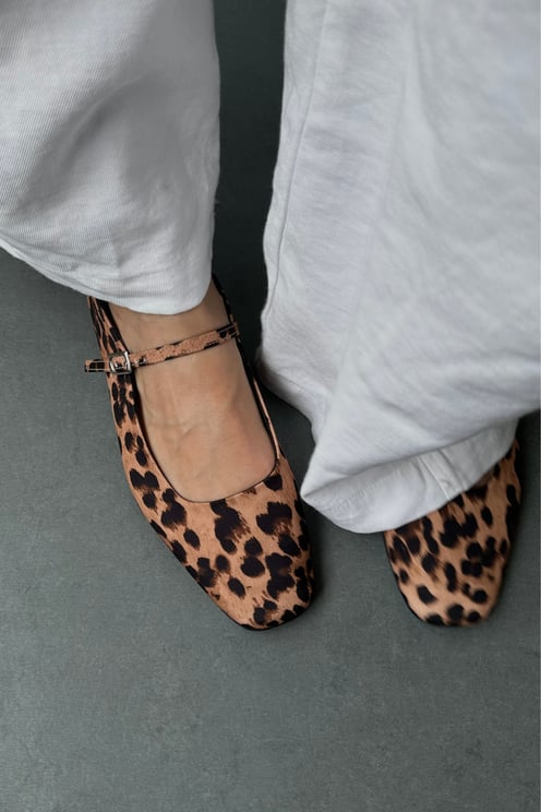 Oval ballet Flats