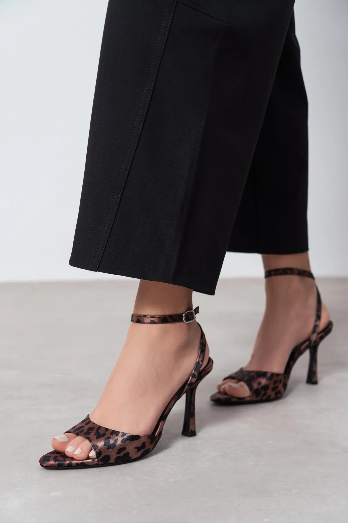 Mazi Sandals
