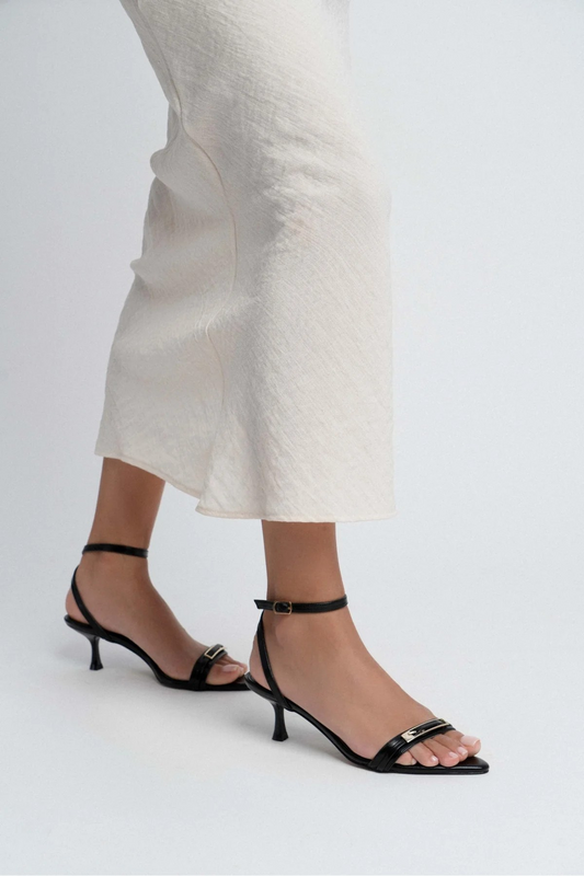 Qawe Sandals