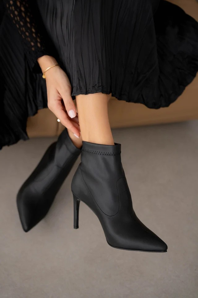 Sirel Pointed-Toe Short Women’s Ankle Boots