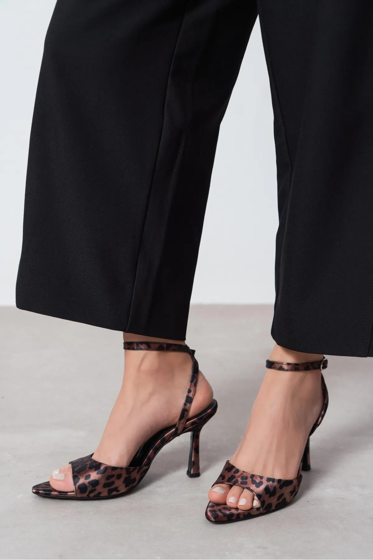Mazi Sandals